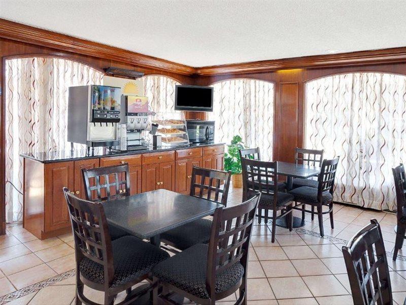 Days Inn By Wyndham Elk Grove Village O'Hare Airport West Zewnętrze zdjęcie