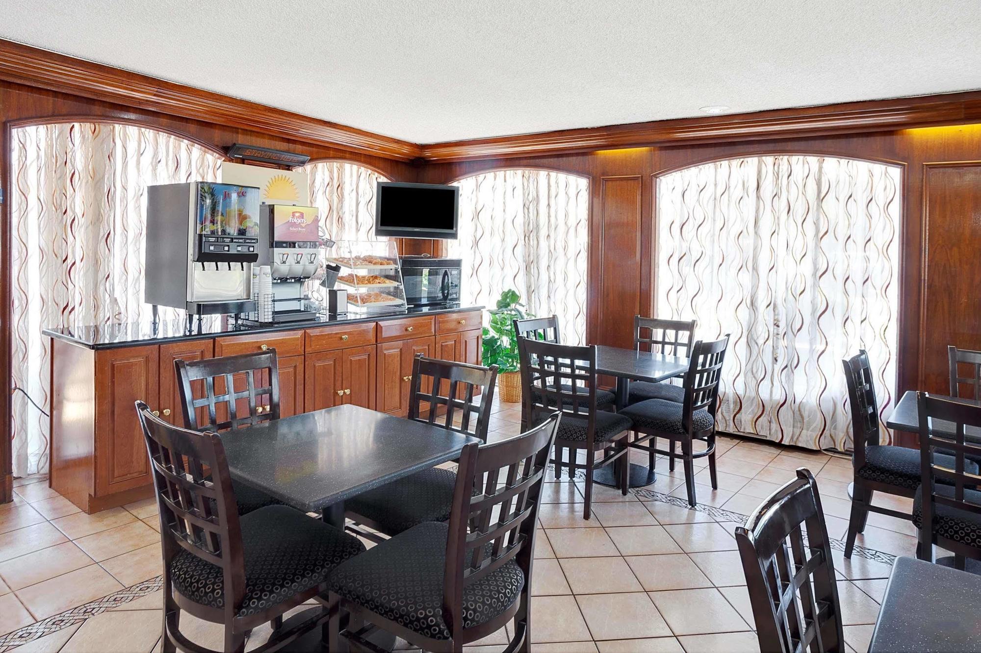 Days Inn By Wyndham Elk Grove Village O'Hare Airport West Zewnętrze zdjęcie
